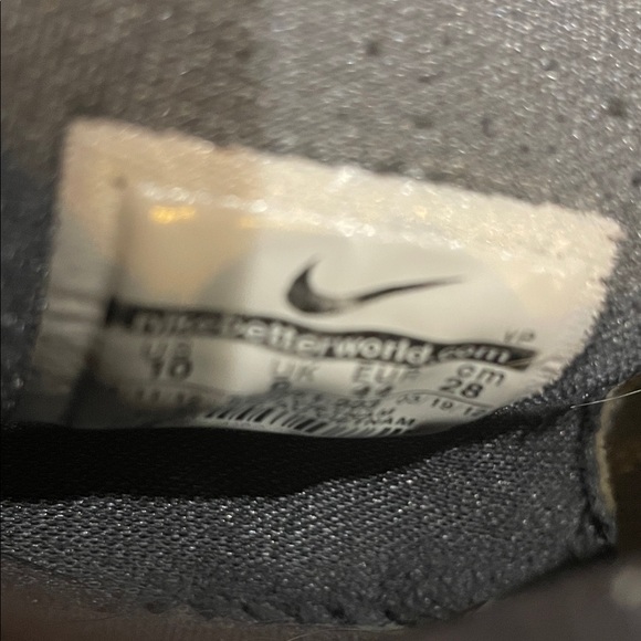 Nike Men's Gray/White Hyper Aggressor Air Max size 10 Athletic Shoes - Picture 6 of 8